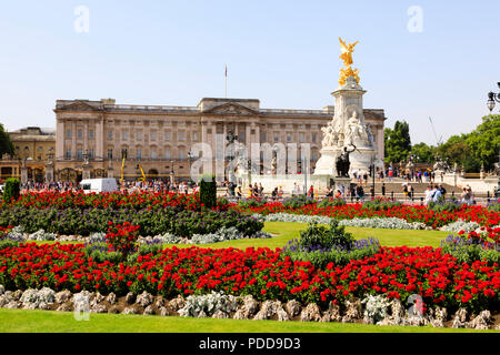 Ihre Majestät Königin Elizabeth II Royal Residence, Buckingham Palace, Westminster, London, England Stockfoto