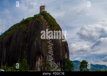 Peñol Rock in Antioquía Kolumbien, piedra del Peñol en Antioquia Kolumbien. Una de las tantas atracciones colombianas. Stockfoto