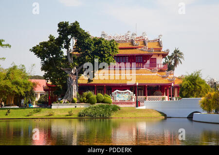 Anzeigen von Phra Thinang Wehart Chamrun in Bang Pa-In königliche Sommerresidenz, Thailand Stockfoto