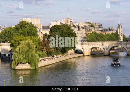 Paris Ile de la Cite Panoramablick - Ile de la Cite und die Pont Neuf Brücke von der Pont des Arts in Paris, Frankreich, Europa gesehen. Stockfoto