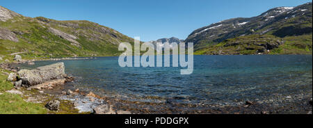 See auf dem hohen Hügel über dem Sognefjord bei Gaularfjellet, Norwegen. Stockfoto