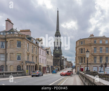 Ayr, Schottland, UK - 05. August 2018: Neue Brücke Straße zur alten Sandgate & Ayr Town Hall in Ayr Schottland mit vielen leeren Läden und Geschäftsräume Stockfoto