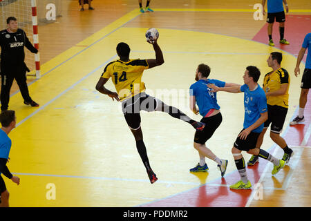 Hochschule Handball Spiel zwischen der Universität Bochum (Deutschland) und der Universität Aix-Marseille (Frankreich) während der 2018 europäischen Universitäten Spiele Stockfoto