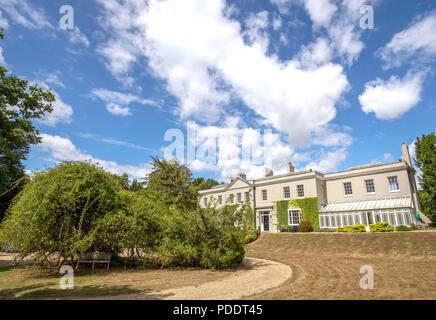 Tänzer Hill House in der Nähe von Barnet, nördlich von London, die es wert ist & Pfund; 6 Mio. ausgeschaltet ist, in einer Tombola versteigert. Die 6-Schlafzimmer Haus mit einem See, einen Kinoraum, Weinkeller und eine hochmoderne Küche durch den Kauf eines a&Pound gewonnen werden kann; 13.50 Verlosung Ticket. Stockfoto