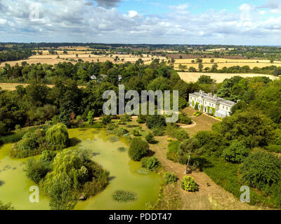 Eine Luftaufnahme von Tänzern Hill House in der Nähe von Barnet, nördlich von London, die es wert ist & Pfund; 6 Mio. ausgeschaltet ist, in einer Tombola versteigert. Die 6-Schlafzimmer Haus mit einem See, einen Kinoraum, Weinkeller und eine hochmoderne Küche durch den Kauf eines a&Pound gewonnen werden kann; 13.50 Verlosung Ticket. Stockfoto