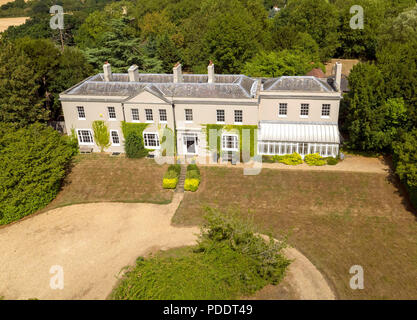 Eine Luftaufnahme von Tänzern Hill House in der Nähe von Barnet, nördlich von London, die es wert ist & Pfund; 6 Mio. ausgeschaltet ist, in einer Tombola versteigert. Die 6-Schlafzimmer Haus mit einem See, einen Kinoraum, Weinkeller und eine hochmoderne Küche durch den Kauf eines a&Pound gewonnen werden kann; 13.50 Verlosung Ticket. Stockfoto