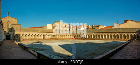 Der Kreuzgang Friedhof von Saint Jean, Campo Santo, Perpignan, Pyrénées-Orientales, Royal, Frankreich Stockfoto