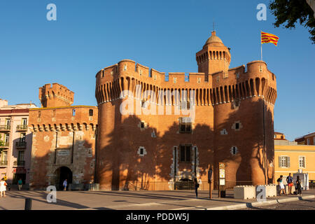 Die Stadt Gate' Le Castillet, Eingang zur Altstadt von Perpignan, Pyrénées-Orientales, Royal, Frankreich Stockfoto