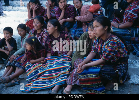 Quiche Maya Frau in traditioneller Kleidung in Chichicastenango, Guatemala für redaktionelle NUR VERWENDEN Stockfoto