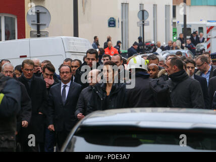 Januar 07, 2015 - Paris, Frankreich: der französische Präsident Francois Hollande besuche das Büro der Satirezeitschrift Charlie Hebdo nach einer tödlichen Schießen Angriff. Bewaffnete Banditen überfallen die Büros der französische satirische Wochenzeitung Charlie Hebdo in Paris am Mittwoch, töten mindestens 12 Menschen in dem, was Präsident Franois Hollande sagte war "zweifellos ein terroristischer Angriff'. Le Präsident Francois Hollande a l'Exterieur de la Redaction de Charlie Hebdo, Rue Nicolas Appert, peu Apres l'Sprengstoffanschlag meurtrier du 7 janvier 2015. *** Frankreich/KEINE VERKÄUFE IN DEN FRANZÖSISCHEN MEDIEN *** Stockfoto