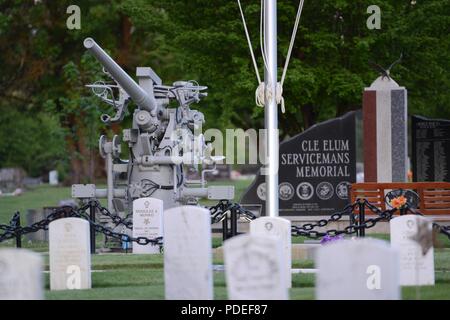 Die Cle Elum Veteran's Memorial ist die Lage und das Grab von Coast Guard Einweisende First Class Douglas Munro im Laurel Hill Memorial Park, Cle Elum, Washington, 14. Mai 2018. Munro wurde posthum die Ehrenmedaille für seine Führung und die Bemühungen um mehrere hundert Marines unter Beschuss von japanischen Truppen auf der Insel Guadalcanal im Zweiten Weltkrieg zu retten ausgezeichnet Us-Küstenwache Stockfoto