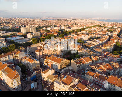 Antenne Drone Ansicht der ungeplanten Verstädterung Istanbul Capa Sehremini Aksaray/Türkei. Stadtbild. Stockfoto