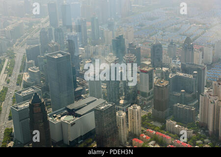 Der Ausblick auf die Stadt, hohe Lebensdauer, Districs, den Fluss Huangpu, den Verkehr, World Trade Center Blick auf Pudong, Shanghai, China, VR China, Volksrepublik China Stockfoto