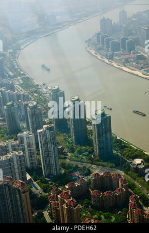 Der Ausblick auf die Stadt, hohe Lebensdauer, Districs, den Fluss Huangpu, den Verkehr, World Trade Center Blick auf Pudong, Shanghai, China, VR China, Volksrepublik China Stockfoto