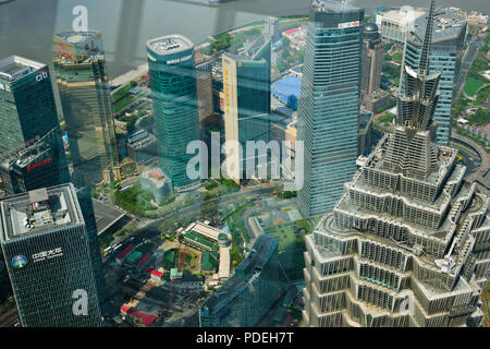 Der Ausblick auf die Stadt, hohe Lebensdauer, Districs, den Fluss Huangpu, den Verkehr, World Trade Center Blick auf Pudong, Shanghai, China, VR China, Volksrepublik China Stockfoto