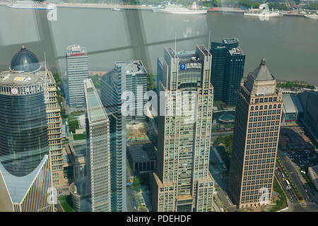 Der Ausblick auf die Stadt, hohe Lebensdauer, Districs, den Fluss Huangpu, den Verkehr, World Trade Center Blick auf Pudong, Shanghai, China, VR China, Volksrepublik China Stockfoto