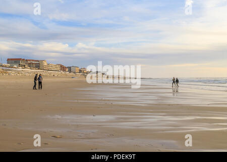 Frankreich, Gironde, Côte d'Argent, Lacanau, Lacanau Ocean, Strand // Frankreich, Gironde (33), Côte d'Argent, Lacanau, Lacanau-Océan, la Plage Stockfoto