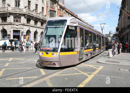 Straßenbahn Luas in Dublin Stockfoto