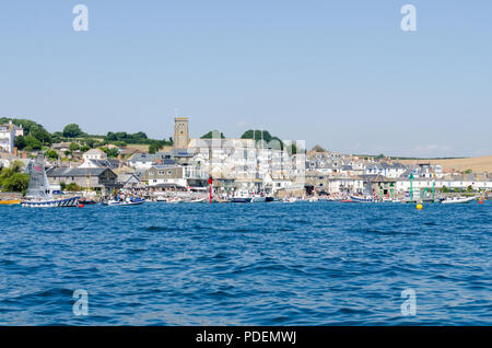 Die Waterfront der hübschen segeln Stadt Salcombe in South Hams, Devon, England gesehen von der Mündung Stockfoto