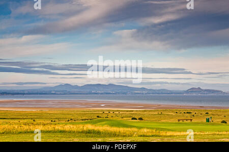 Gullane und East Lothian Küste mit dem Pentland Hills und Arthur's Seat, Schottland Stockfoto