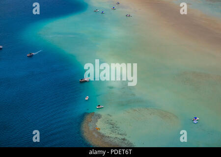 Luftaufnahme von einer Sandbar Lagune und Strand in Oahu Hawaii von einem Hubschrauber Stockfoto