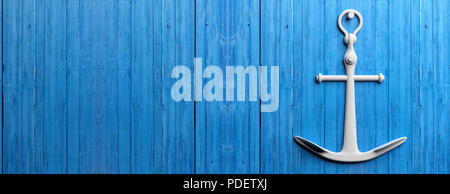 Anchorage Konzept. Weiße Schiff Anker hängen auf Blau Holz wand hintergrund, Banner, kopieren. 3D-Darstellung Stockfoto