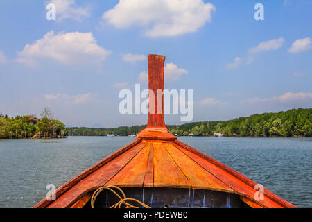 Longtail Boote angedockt in Krabi, Thailand Stockfoto