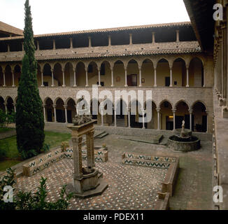 Königliches Kloster der Heiligen Maria von Pedralbes. Im 14. Jahrhundert gegründet. Gotische Kreuzgang. Barcelona, Katalonien, Spanien. Stockfoto