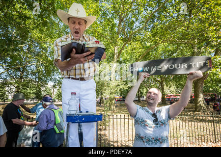 Predigt und Debatten an Speakers' Corner, der öffentliche Raum Nord-Ost-Ecke des Hyde Park in London, UK. Stockfoto