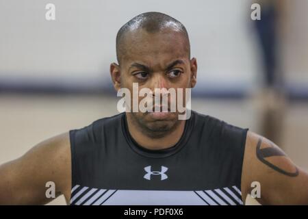 U.S. Army Veteran SPC. Brent Knoblauch, Armor Crewman, hört den Rollstuhl Basketball Coach, Colorado Springs, Colorado, 31. Mai 2018. Der DoD-Krieger Spiele ist eine adaptive Sport Wettbewerb für die Verwundeten, Kranken und Verletzten service Mitglieder und Veteranen. Rund 300 Athleten aus Teams aus der Armee, Marine Corps, Navy, Air Force Special Operations Command, Vereinigtes Königreich Streitkräfte, der Kanadischen Streitkräfte, und die Australian Defence Force Juni 1 - Juni 9 im Bogenschießen, Radfahren, Track, Feld, Schießen konkurriert, Sitzen, Volleyball, Schwimmen, Rollstuhlbasketball, und - neu in diesem y Stockfoto