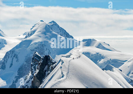 Bergsteiger Angriff der berühmten breithorn Traverse in Zermatt, Schweiz Stockfoto