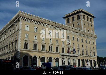 Außenansicht des Palazzo delle Assicurazioni Generali (Gebäude der Versicherungsgesellschaft) di Venezia (Venedig), Rom, Italien, Europa Stockfoto