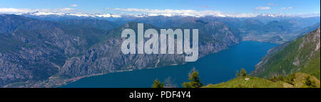 Vista von Monte Baldo Riva del Garda und Torbole, Malcesine, Gardasee, Provinz Verona, Gardasee, Lombardei, Italien Stockfoto