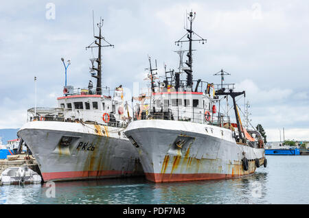 Altes Schiff am Kai in Sozopol. Stockfoto