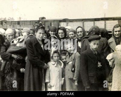 80 Birkenau Frauen und Kinder bei der Auswahl der Plattform Stockfoto