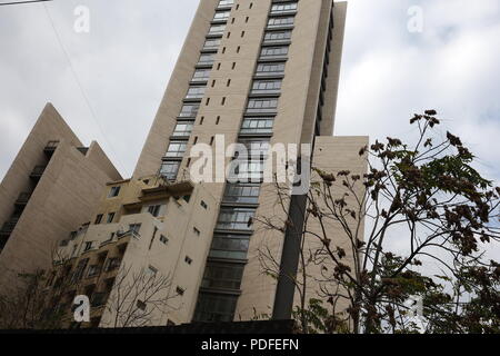 Beiruts verbleibenden architektonische Erbe ist in Gefahr. Abriss von alten Gebäuden ist eine tägliche Veranstaltung wo Hochhaus Wohnungen sind, die über die Stadt. Stockfoto