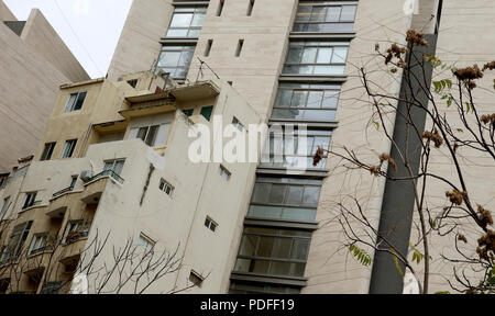 Beiruts verbleibenden architektonische Erbe ist in Gefahr. Abriss von alten Gebäuden ist eine tägliche Veranstaltung wo Hochhaus Wohnungen sind, die über die Stadt. Stockfoto