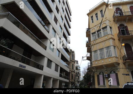 Beiruts verbleibenden architektonische Erbe ist in Gefahr. Abriss von alten Gebäuden ist eine tägliche Veranstaltung wo Hochhaus Wohnungen sind, die über die Stadt. Stockfoto