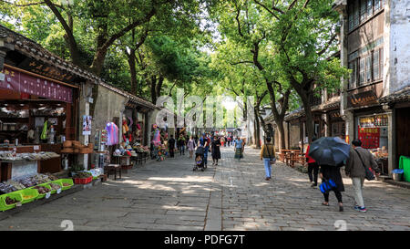 Huishan, China - 4. Mai 2018: Touristen wandern in Huishan Altstadt in der Provinz Jiangsu, China Stockfoto