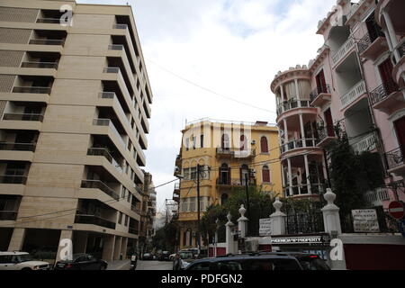 Beiruts verbleibenden architektonische Erbe ist in Gefahr. Abriss von alten Gebäuden ist eine tägliche Veranstaltung wo Hochhaus Wohnungen sind, die über die Stadt. Stockfoto