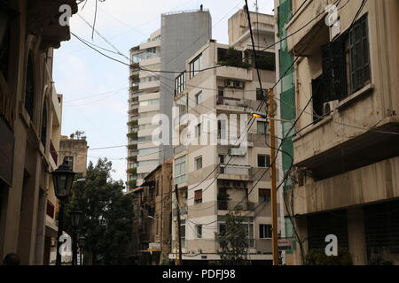 Beiruts verbleibenden architektonische Erbe ist in Gefahr. Abriss von alten Gebäuden ist eine tägliche Veranstaltung wo Hochhaus Wohnungen sind, die über die Stadt. Stockfoto