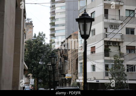Beiruts verbleibenden architektonische Erbe ist in Gefahr. Abriss von alten Gebäuden ist eine tägliche Veranstaltung wo Hochhaus Wohnungen sind, die über die Stadt. Stockfoto