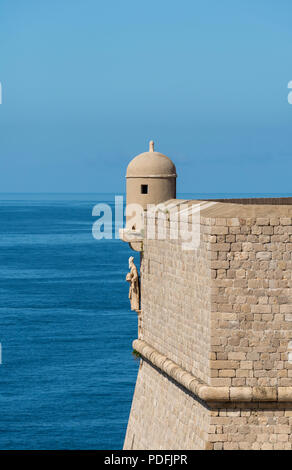 Details auf der Stadtmauer in der Altstadt von Dubrovnik. Stockfoto