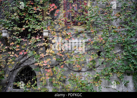 Beiruts verbleibenden architektonische Erbe ist in Gefahr. Abriss von alten Gebäuden ist eine tägliche Veranstaltung wo Hochhaus Wohnungen sind, die über die Stadt. Stockfoto