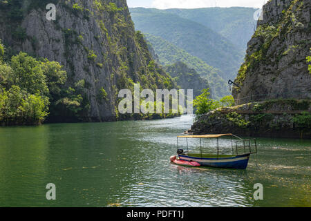 Mazedonien Canyon Matka Bootsfahrt im Tal Stockfoto