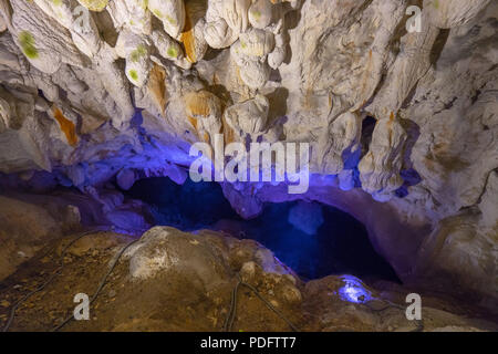 Die Höhle Vrelo in der matka Canyon von Mazedonien Stockfoto