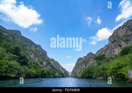 Mazedonien Canyon Matka Bootsfahrt im Tal Stockfoto