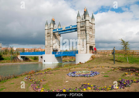 Die Tower Bridge, Parque Europa. Torrejon de Ardoz, Provinz Madrid, Spanien. Stockfoto