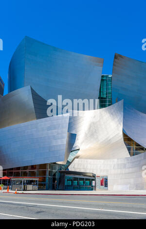 LOS ANGELES, Kalifornien, USA - 13. Juni, 2017: Walt Disney Concert Hall in der Innenstadt von Los Angeles, entworfen von Frank Gehry, der Heimat der Los Angeles Philha Stockfoto