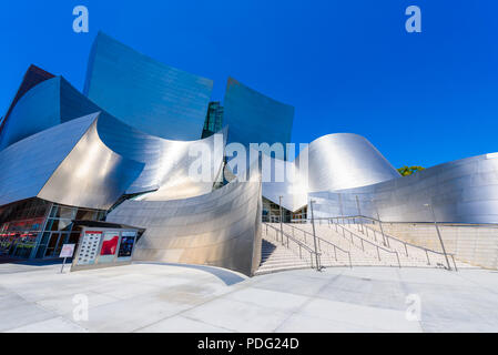 LOS ANGELES, Kalifornien, USA - 13. Juni, 2017: Walt Disney Concert Hall in der Innenstadt von Los Angeles, entworfen von Frank Gehry, der Heimat der Los Angeles Philha Stockfoto